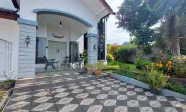 Dijual Rumah Asri Kokoh Konsep Semi Belanda di Setiabudi Bandung