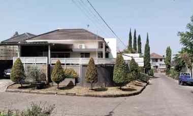 Mewah Rumah Hook 2 Lantai, Full Furnish, SHM dekat PVJ Bandung