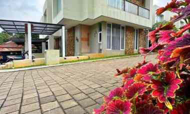 Rumah Secondary Hook Akses Tol Setu Cipayung Jakarta Timur