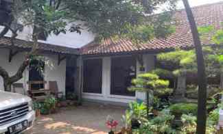 Rumah Lama Asri Layak Huni dekat Jalan Akses Angkot di Melong Cijerah