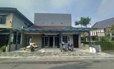 Rumah Eksklusif di Singgasana Pradana Dijual dengan Open Space Luas