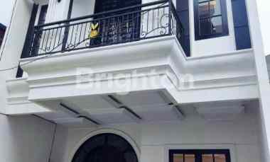 Rumah Modern 3 Lantai dekat Stasiun Lenteng Agung, Sirsak, Jagakarsa