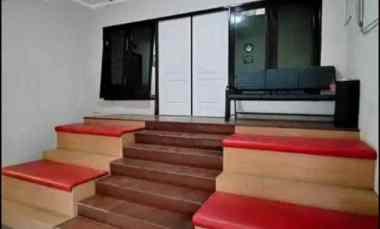Kost Exclusive 4 Lantai Siwalankerto Surabaya Selatan, Row Jalan 2 mobil