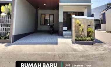 Rumah Baru Tepi Aspal Utara Stadion Maguwoharjo, Sleman 900 meter Sd