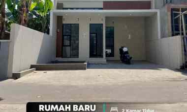 Rumah Baru Tepi Aspal di Barat Pasar Cebongan, Sleman 300 meter ke Sm