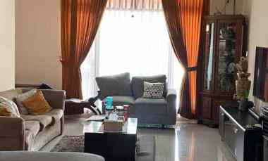 Dijual Rumah Strategis Pinggir Jalan di Jombang Raya