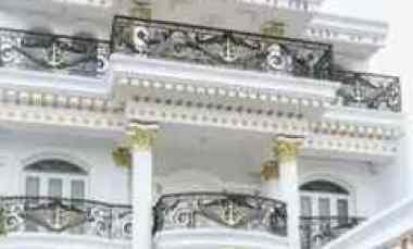 Rumah Villa 3 Lantai Mewah Bersih dengan Kolam Renang di Lembang Bandu