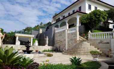 Rumah Sultan di Lembang, Mewah, Luas, Semi Furnish Private Po