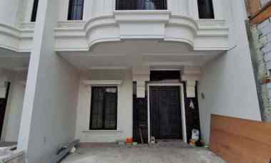 Cluster Klasik Mewah 2 Lantai 300 M ke Jalan Juanda Depok