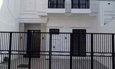 Rumah New Gress American Style di Sutorejo, dekat Mulyosari, Mulyorejo