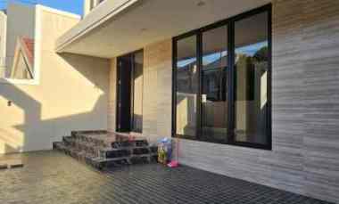 Rumah Area Sutorejo Surabaya, Strategis 2 Lantai New Gress