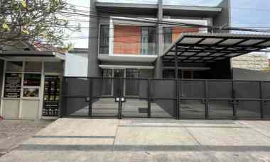 Rumah Mungil Berkualitas Sutorejo Surabaya Row 2.5 Mobil Nego