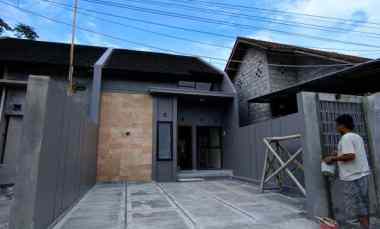 Rumah Baru Tinggal Finishing di dekat Jalan Raya Tajem Maguwoharjo