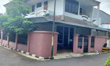 Rumah Hook di Perumahan Taman Buaran Indah 1, Jakarta Timur