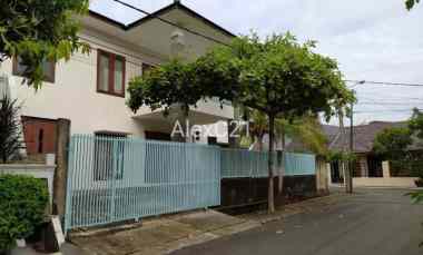 Dijual Rumah Hook Komplek 2 Lantai Bonus Kos 8 Pintu DiTaman Galaxy