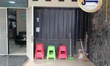 Dijual Rumah dengan Furnished Lokasi Bagus di Taman Modern