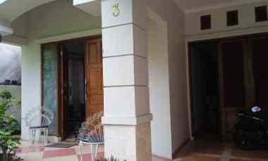 Rumah Bagus Terawat Bebas Banjir Semi Furnished SHM di Benhil