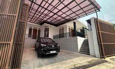Dijual Murah Rumah Besar Baru Renovasi Nyaman Carport 3 di Cimahi
