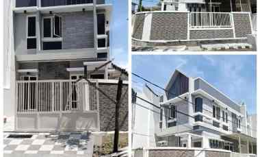 Rumah Hook di Tenggilis Model Scandinavian Sangat dekat Raya Prapen