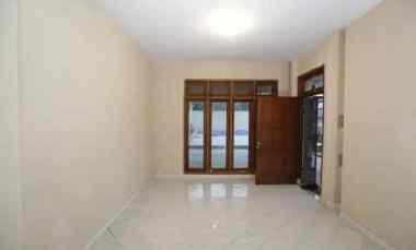 Dijual Rumah Luas di Lokasi yang Sangat Strategis di Terogong