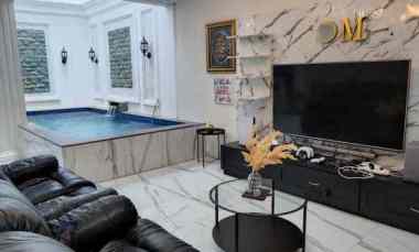 876. Rumah Desain Eropa Klasik Modern dalam Cluster di Antapani