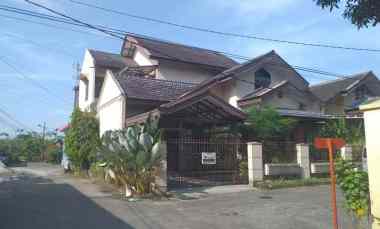 Dijual - Rumah Tinggal 2 Lantai Komplek Taman Riviera