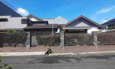 Rumah Klasik Tropis Terawat di jl. Tubagus Ismail Dago Bandung