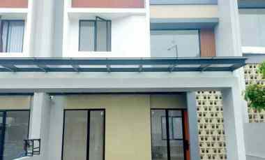 dijual rumah varana golf estate tapos depok