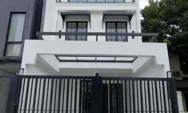 Rumah Baru 3 Lantai, American Classic, di Area Veteran Bintaro, Jaksel
