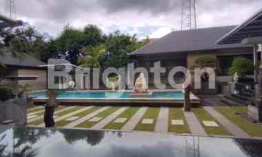 Villa Bukit Permai Mewah dekat Pakuwon Mall Full Furnish, Kolam Renang
