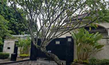 Rumah Mewah 2Lt, Hook, Hdp Timur, Hal Luas, Pool, Villa Cinere Mas