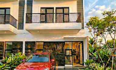 Dijual Rumah Villa Mewah Klasik di Dago Bandung