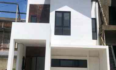 Rumah Cantik Strategis 2 Lantai dekat Kampus UPI Bandung
