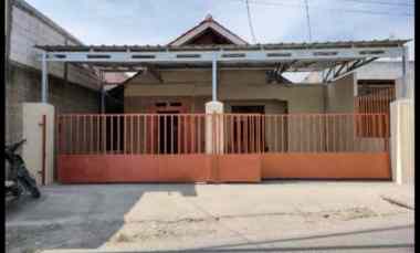 dijual rumah warung ayu