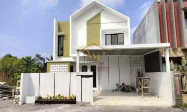 Rumah Modern 2 Lantai, Murah Siap Huni dekat Stadion Maguwoharjo