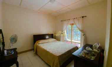 Rumah Luas dengan Kolam Renang dekat Stadion Maguwoharjo