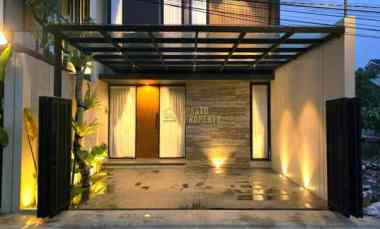 Rumah Mewah Full Furnished Siap Huni, dekat Rumah Sakit Jih