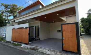 Rumah hanya 4 menit ke Sd Model Sleman Furnished di Wedomartani