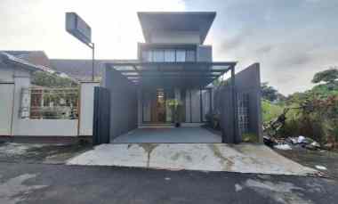 Rumah 2 Lantai, Full Furnished, dekat Perempatan Tajem Maguwoharjo