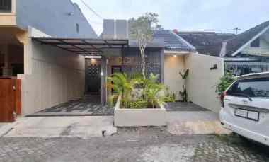 Rumah Semi 2 Lantai, dalam Perumahan, 5 menit ke Sd Model Sleman