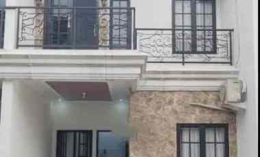 Dijual Rumah Cantik Strategis di White House Premier 3 Depok