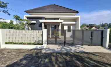 Properti Eksklusif di Ngemplak 3 Kamar Tidur, Taman Luas, SHM PBG