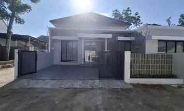 Rumah Modern Tanah Luas Siap Huni dekat Pasar Jangkang, Sleman