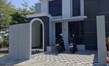 Rumah Minimalis Model American Modern dekat Exit Tol Sawojajar
