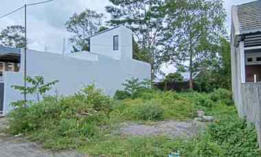 Tanah Pekarangan di Utara Jalan Besi dekat ke Uii Pusat Kaliurang km 1