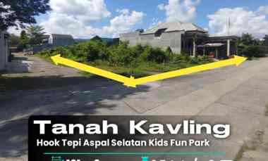Tanah Pekarangan Hook Tepi Jalan di Selatan Kidsfun Park, Jogja