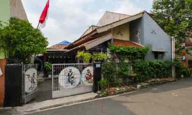 Dijual Tanah dengan 4 Rumah di Rambutan, Jakarta Timur