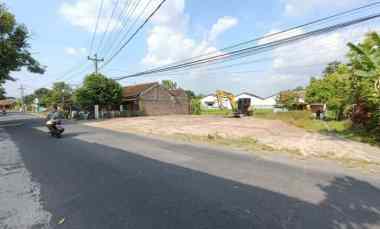 Tanah Jogja Tepi Aspal jl Berbah Kalasan dekat Gembira Loka
