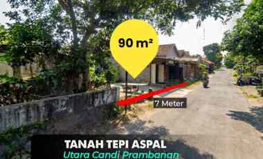 Tanah Tepi Aspal di Taman Martani Kalasan, Sleman Utara Candi Pramban