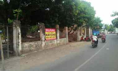 Tanah Bangunannya di Tepi Jalan Daerah Panglima Sudirman Pasuruan Kota